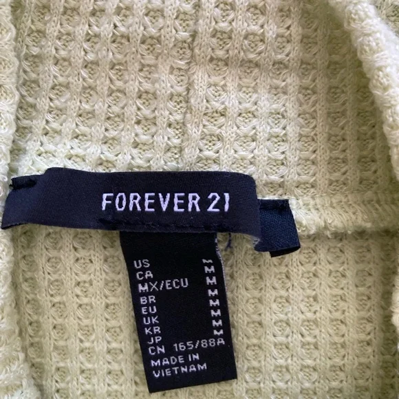 Forever 21 light green cropped top, short sleeve with mock turtleneck, sz med - Picture 2 of 5